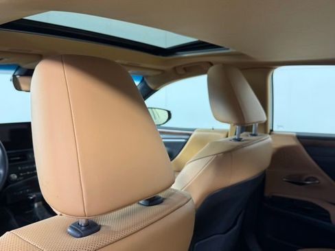 Certified 2025 Lexus ES 300h w/ Premium Package image 24