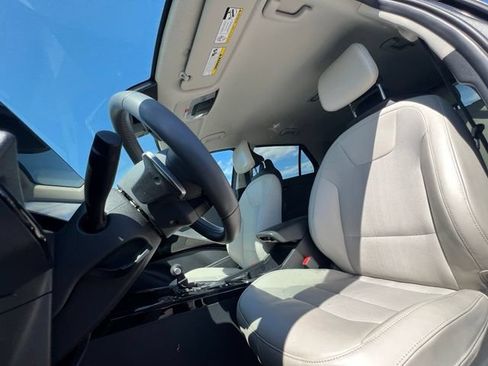 Certified 2024 Kia Niro EX FWD image 16