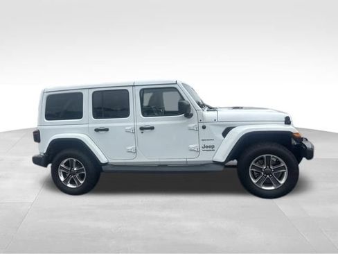 Used 2018 Jeep Wrangler Unlimited Sahara AWD/4WD image 6