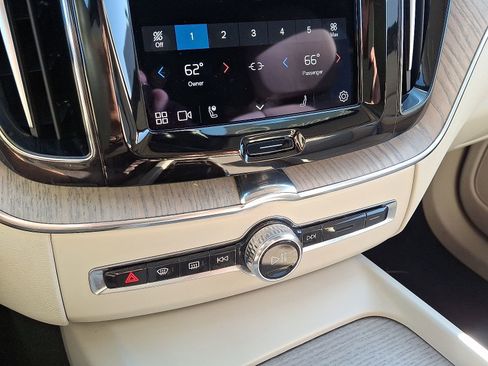 Certified 2023 Volvo XC60 B5 Plus w/ Climate Package image 16