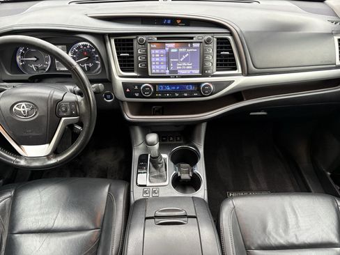 Used 2015 Toyota Highlander XLE AWD/4WD image 2