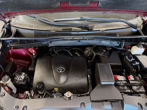 Used 2018 Toyota Highlander XLE AWD/4WD image 37
