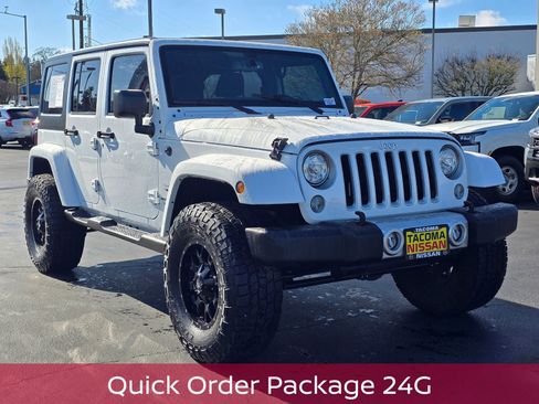 Used 2018 Jeep Wrangler Unlimited Sahara AWD/4WD image 8
