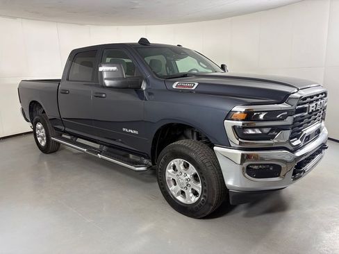 Used 2026 RAM 2500 Big Horn AWD/4WD image 2