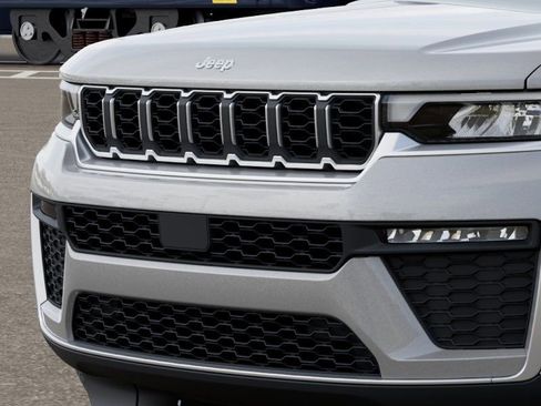New 2026 Jeep Grand Cherokee L Limited RWD image 11