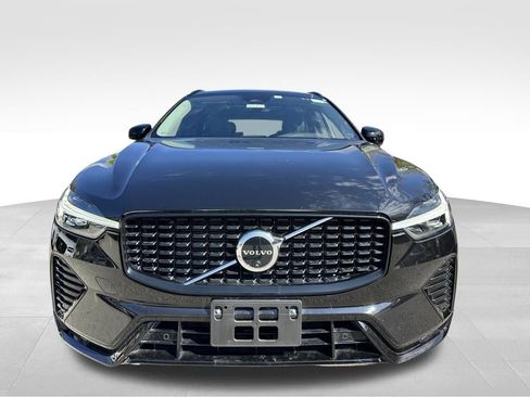 Used 2025 Volvo XC60 B5 Plus image 3