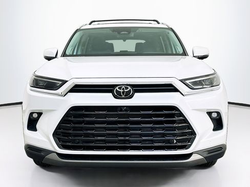 Used 2024 Toyota Grand Highlander Platinum image 2