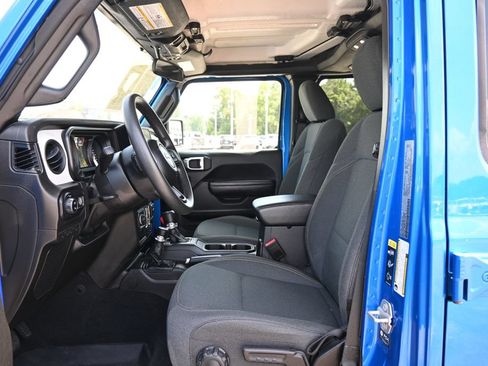 Used 2024 Jeep Gladiator Sport AWD/4WD image 14