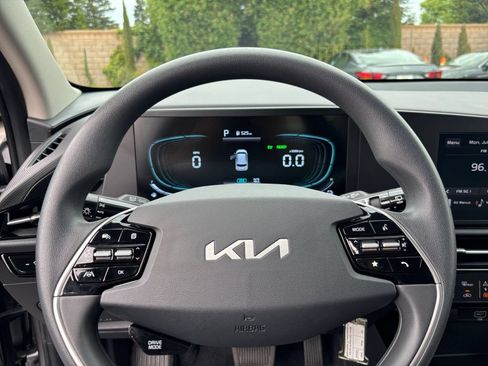 Used 2026 Kia Niro LX FWD image 25