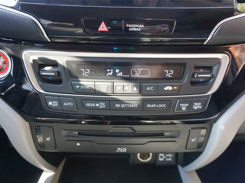 Used 2020 Honda Pilot Touring image 11