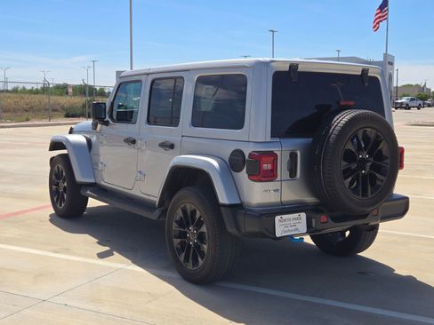 Certified 2023 Jeep Wrangler Unlimited Sahara w/ Cold Weather Group AWD/4WD image 5