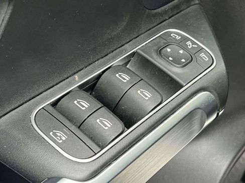 Used 2021 Mercedes-Benz GLB 250 4MATIC image 19