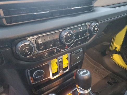 Used 2024 Jeep Wrangler Sahara image 21