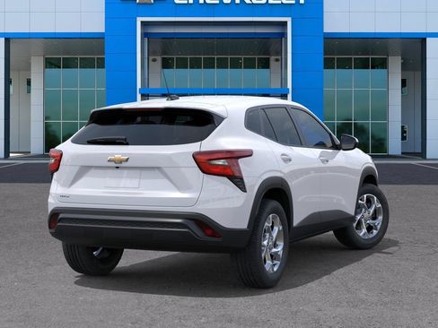 New 2026 Chevrolet Trax LS w/ LS Convenience Package FWD image 4