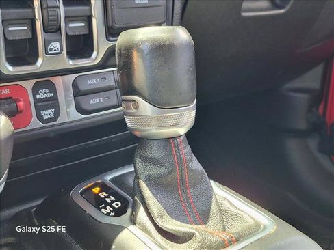 Used 2020 Jeep Gladiator Rubicon AWD/4WD image 8