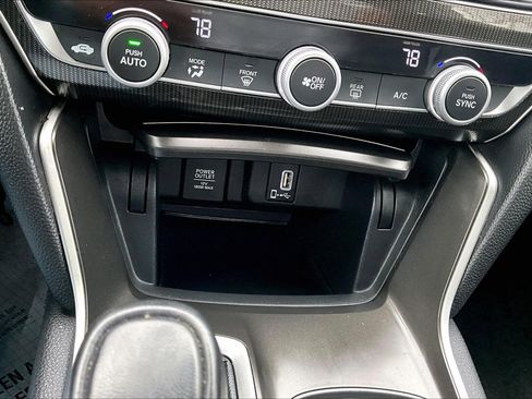 Used 2018 Honda Accord Sport image 15