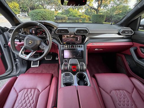 Used 2024 Lamborghini Urus S image 17