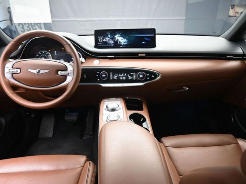 Used 2022 Genesis GV70 2.5T w/ Advanced Package image 9