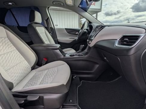 Used 2021 Chevrolet Equinox LS image 32