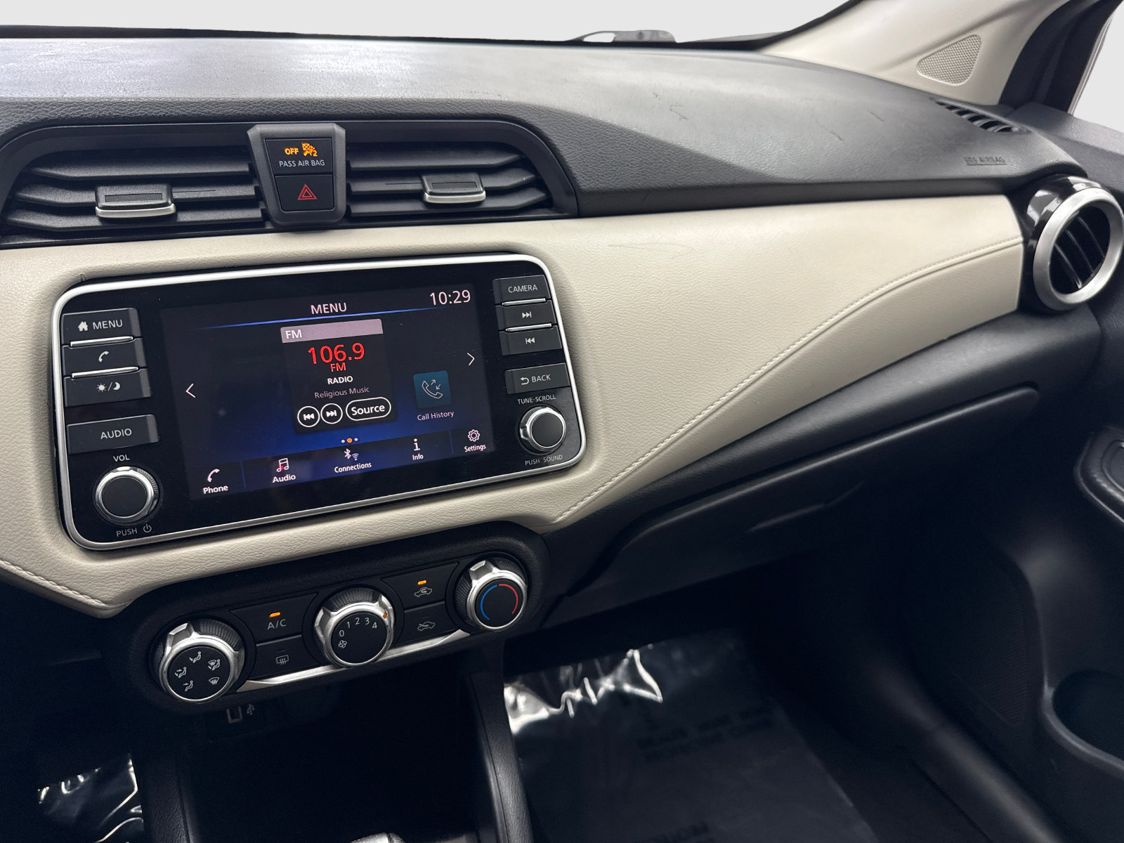 Used 2021 Nissan Versa SV FWD image 23