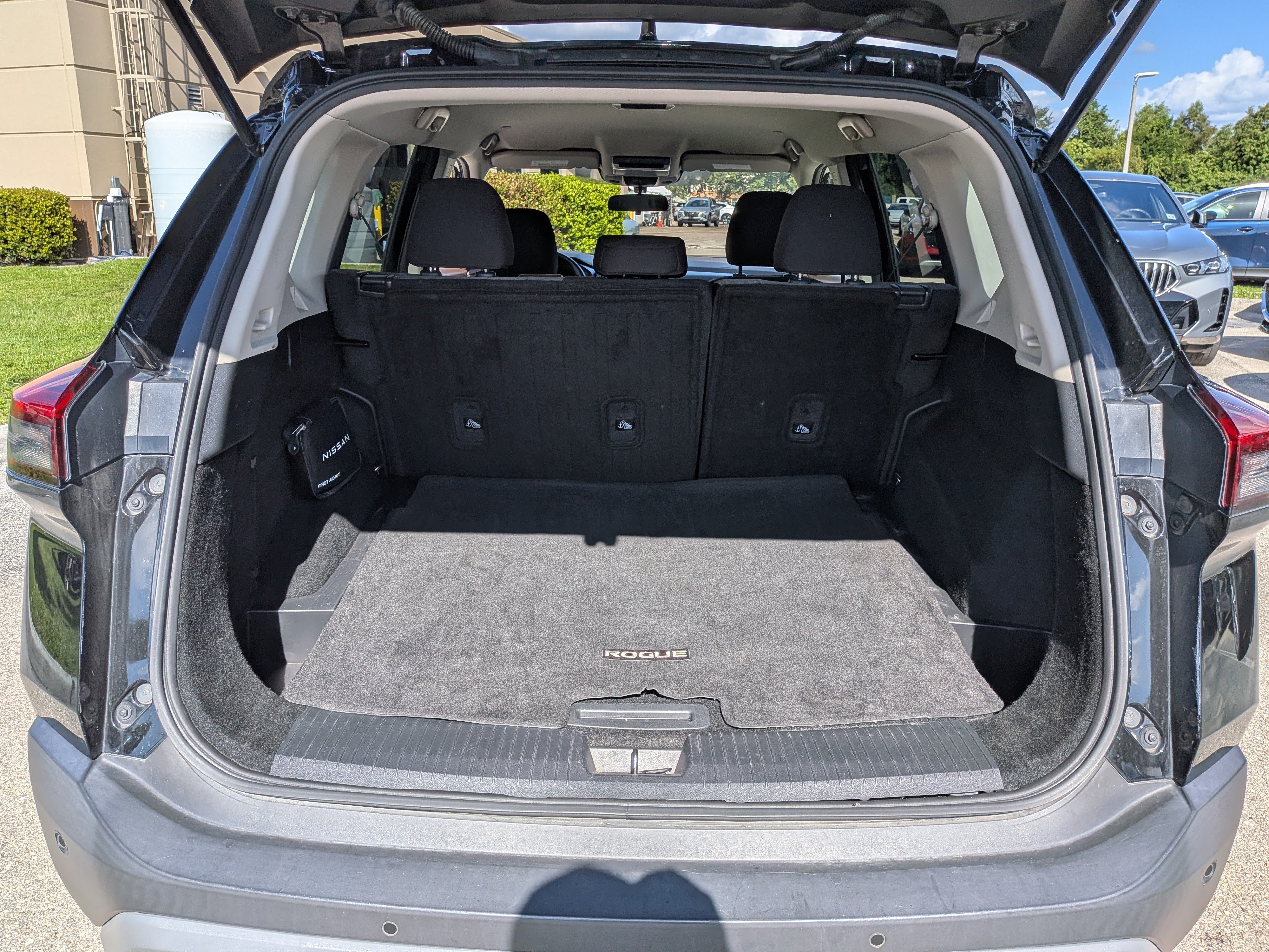 Used 2023 Nissan Rogue SV FWD image 13