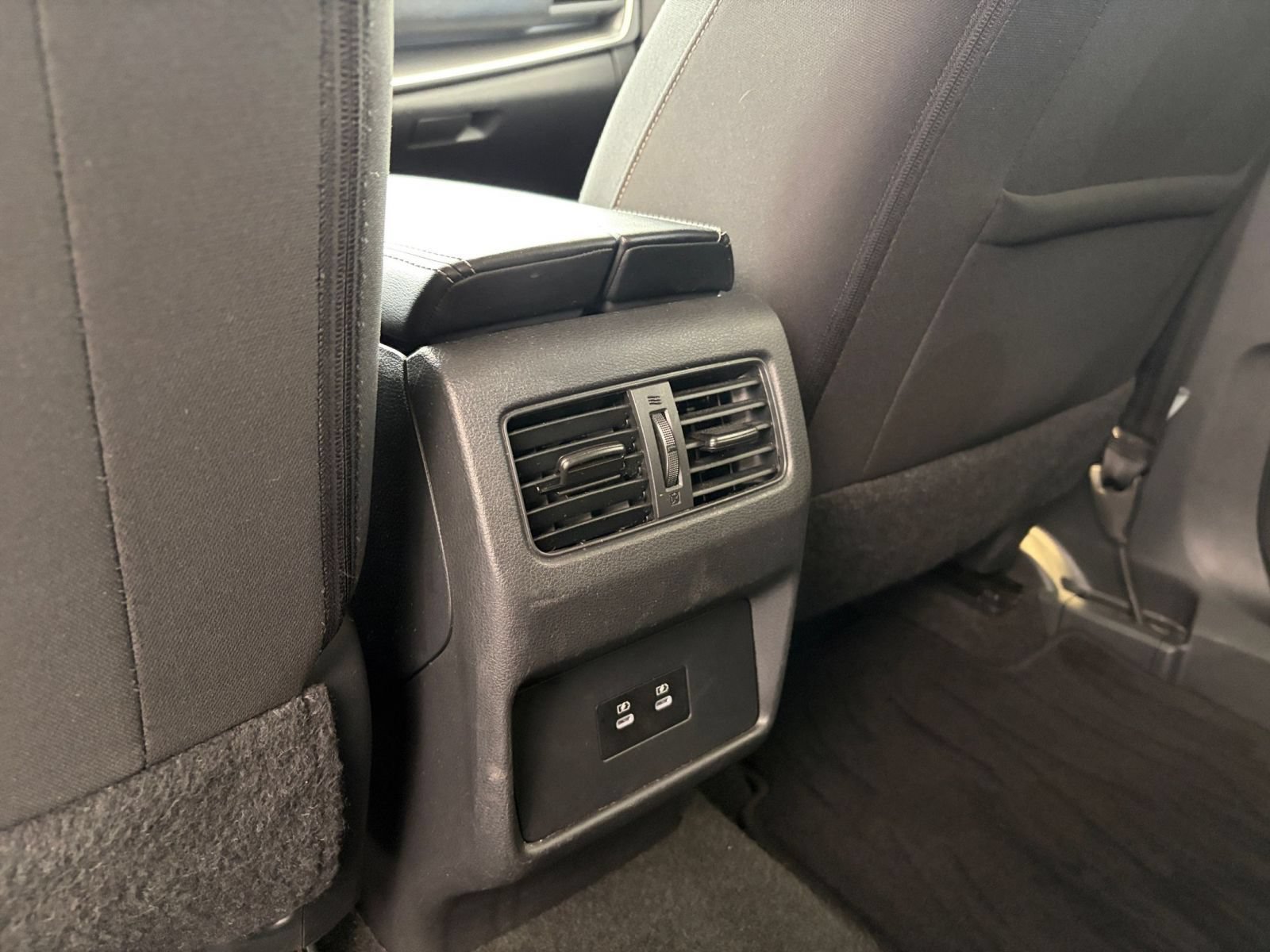 Used 2025 Nissan Rogue SV FWD image 24