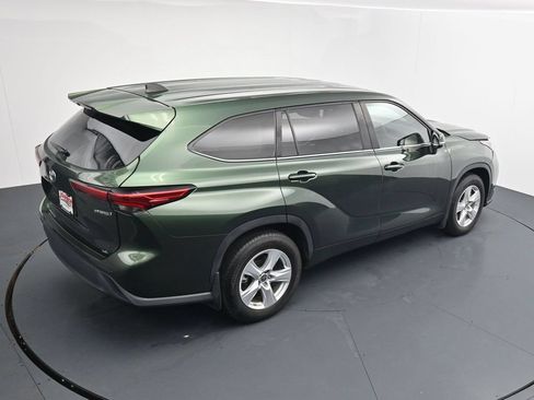 Used 2023 Toyota Highlander LE FWD image 33