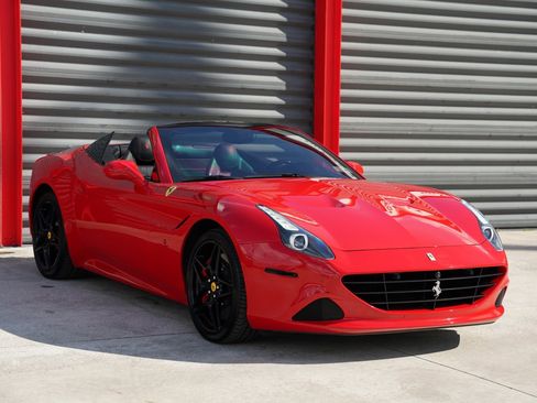Used 2016 Ferrari California T image 7