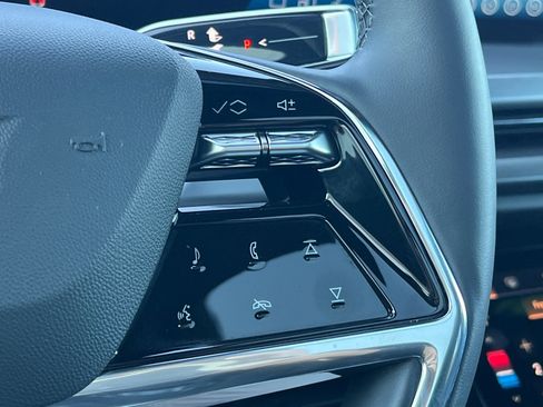 Used 2026 Cadillac Vistiq Sport w/ LPO, Floor Liner Package image 38