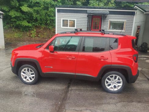 Used 2016 Jeep Renegade Latitude w/ Cold Weather Group AWD/4WD image 3