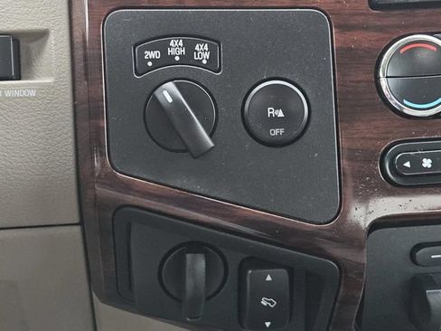 Used 2009 Ford F250 Lariat AWD/4WD image 17