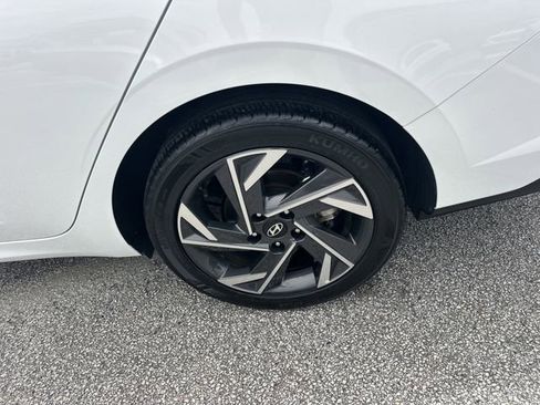 Certified 2025 Hyundai Elantra Sport image 9