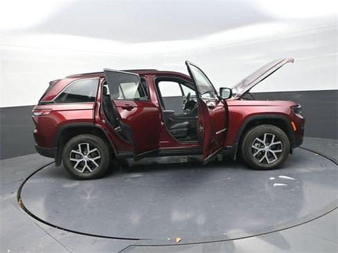 Used 2025 Jeep Grand Cherokee Limited w/ MOPAR Finishing Package image 42