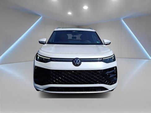 Certified 2025 Volkswagen Tiguan SEL R-Line AWD/4WD image 2