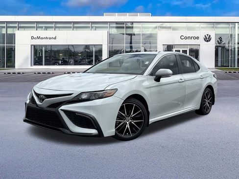 Used 2024 Toyota Camry SE FWD image 1