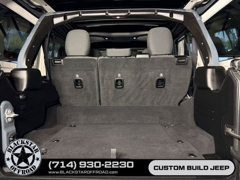 Used 2025 Jeep Wrangler Unlimited Sahara w/ Safety Group AWD/4WD image 27