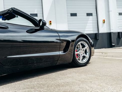 Used 2001 Chevrolet Corvette Convertible w/ Preferred Equipment Group2 RWD image 25