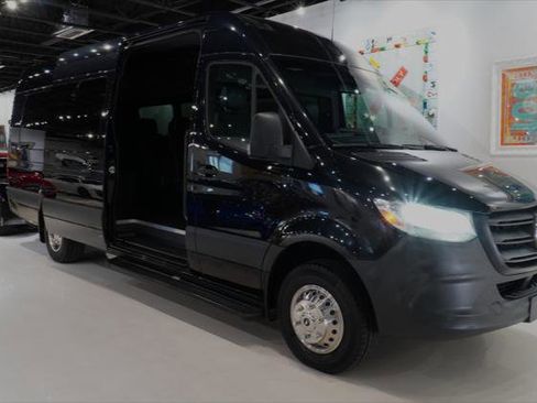 Used 2020 Mercedes-Benz Sprinter 3500 image 1