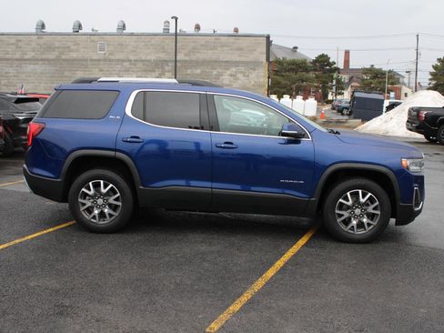 Used 2023 GMC Acadia SLE w/ Driver Convenience Package image 4