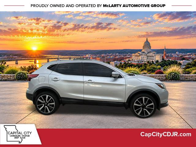 Used 2019 Nissan Rogue Sport SL FWD image 2