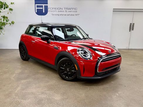 Used 2022 MINI Cooper 2-Door Hardtop w/ Premium Package image 1