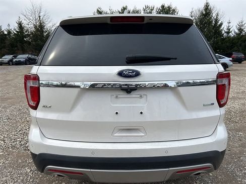 Used 2016 Ford Explorer XLT w/ Equipment Group 202A image 5