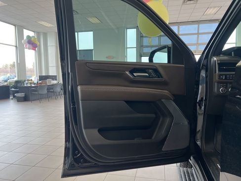 Used 2026 GMC Yukon XL Denali Ultimate w/ LPO, Illumination Package image 12