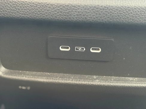 Used 2025 Honda Pilot Sport image 15