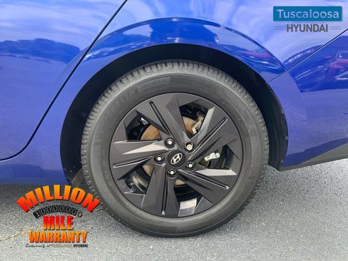 Used 2021 Hyundai Elantra SEL w/ Convenience Package FWD image 11