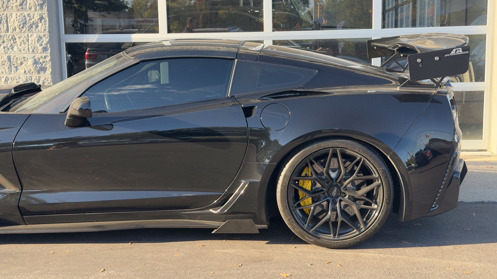 Used 2015 Chevrolet Corvette Z06 w/ 3LZ Preferred Equipment Group RWD image 5