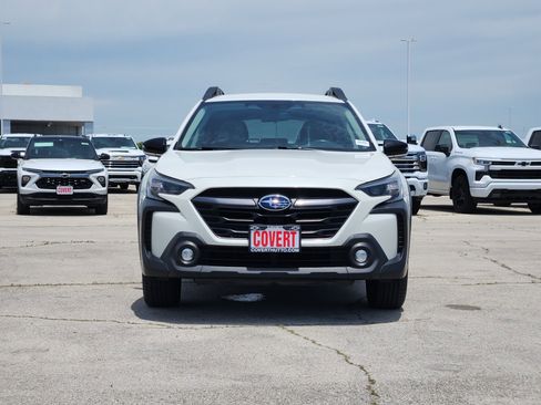 Used 2024 Subaru Outback Premium AWD/4WD image 2