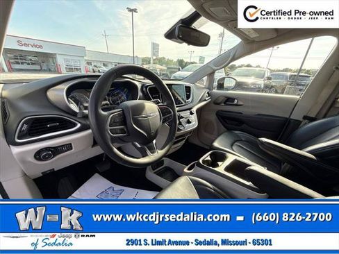 Certified 2023 Chrysler Pacifica Touring-L FWD image 19