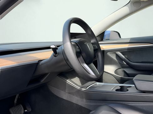 Used 2023 Tesla Model 3 Standard Range RWD image 2