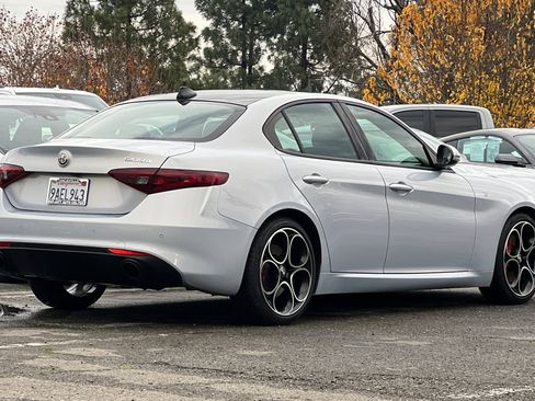 Used 2022 Alfa Romeo Giulia Ti image 4